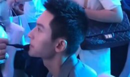 娱乐圈吃瓜两个女的,娱乐圈两大女神的神秘纠葛